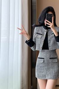 مجموعة أنيقة من قطعتين للنساء توب قصير وبدلة روبا بالجملة - Product Image 6