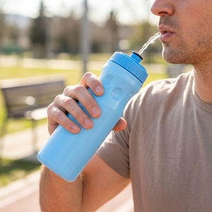 Impression de logo personnalisé, gobelet d'eau sport en plastique de 800 ml, vente en gros, gobelet d'eau pour l'extérieur, le jardin, la salle de sport, les voyages - Product Image 2
