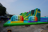 Parc d'attractions gonflable géant commercial multi-glissades et parcours d'obstacles pour enfants, idéal pour la location