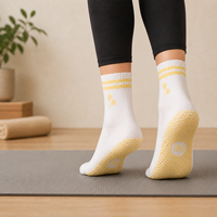 Chaussettes de yoga sportives en tricot pour femmes, avec logo personnalisé, en coton, à rayures, avec revers, chaussettes de ballet antidérapantes, chaussettes de Pilates