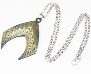 Collar ZRM Vintage <span class=keywords><strong>de</strong></span> Aleación <span class=keywords><strong>de</strong></span> Zinc con Baño <span class=keywords><strong>de</strong></span> Plata Antigua y Bronce, con Colgante <span class=keywords><strong>de</strong></span> Aquaman <span class=keywords><strong>de</strong></span> la <span class=keywords><strong>Liga</strong></span> <span class=keywords><strong>de</strong></span> la Justicia <span class=keywords><strong>de</strong></span> <span class=keywords><strong>DC</strong></span> Comics - Product Image 4