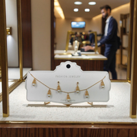 Ensemble de présentoirs à bijoux fins en or blanc avec pierres de zircon pour les occasions de fête d'anniversaire de fiançailles de mariage