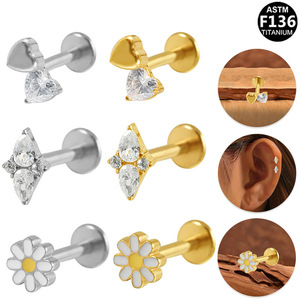 Pendientes de titanio con diseño de corazón y flor para uso diario en oreja y labio, titanio ASTM F136 - Product Image 1