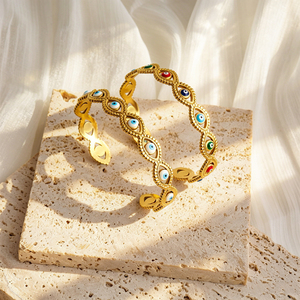 Bracciale Aperto di Alta Gamma in Acciaio Inossidabile Placcato Oro 18k con <span class=keywords><strong>Occhio</strong></span> Blu Traforato e Gocce d'Olio, Bracciale Regolabile alla Moda con Motivo <span class=keywords><strong>Occhio</strong></span> di Allah - Product Image 2