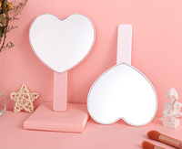 Mini miroir cosmétique en forme de cœur portable à main avec option de personnalisation-cadeau pour les amoureux de la beauté