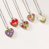 Collier pendentif fleur de l'Amour, fleur naturelle éternelle, chaîne de clavicule, artisanat en résine époxy haute transparence fait main