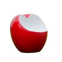 Siège de loisirs en fibre de verre fait main, tabouret pomme réaliste de style dessin animé, sculpture extérieure, décoration de cour de Noël, table et chaise