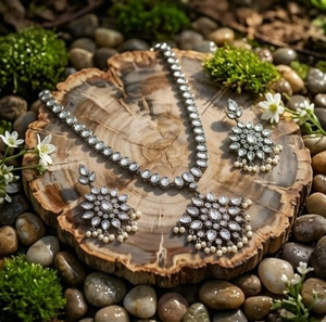 Parure de collier et boucles d'oreilles élégante en pierre blanche oxydée, motif floral en goutte d'eau, style ethnique traditionnel classique, bijoux de déclaration pour femme, idéal pour les fêtes - Product Image 2