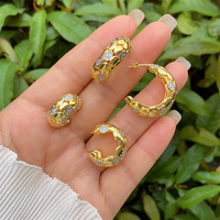 1 paire de clous d'oreilles en cuivre plaqué or 18 carats avec incrustation en forme de cœur rond géométrique style classique style vintage
