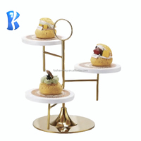 Support à pâtisseries de luxe OKEY pour buffet de mariage arabe, support alimentaire de buffet doré à 3 niveaux pour table