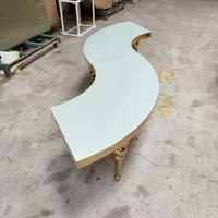 Table de banquet de mariage en acier inoxydable avec plateau en verre demi-lune doré