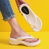 Tongs d'été haut de gamme pour femmes à semelle épaisse en EVA, respirantes, imperméables, antidérapantes, à clipser, rehaussantes