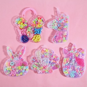 Kits de Bijoux DIY en Plastique Non Toxique pour Enfants en Gros - Boîte de Rangement Artisanale de Perles Animaux de Dessin Animé (Papillon/Unicorn/Lapin) pour la Création Fine - Product Image 1