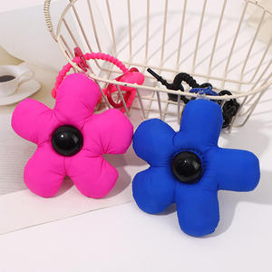 En gros Porte-clés Fleur 3D mat et rembourré, Breloque <span class=keywords><strong>de</strong></span> sac tendance, Cordon souple, Cadeau - Product Image 6