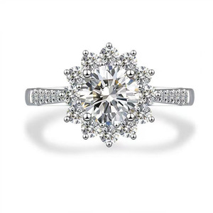 Anel de Noivado Feminino de Luxo em Ouro Branco 18K com Diamante de Laboratório de 4 Garras, Modelo Girassol, Essencial para Casamentos Sonhadores e Brilhantes - Product Image 1