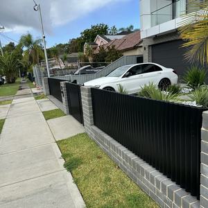 Clôture de piscine en métal Lame verticale horizontale Clôture en métal robuste Clôture de jardin enduite de poudre avec <span class=keywords><strong>lames</strong></span> verticales - Product Image 1