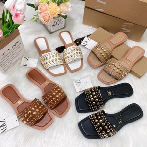 Sandalias Planas Decorativas con Tachuelas Metálicas, Modernas, Combinables con Todo, Nuevas y Populares, para Uso Diario, con Punta Cuadrada, para <span class=keywords><strong>Mujer</strong></span> - Product Image 1