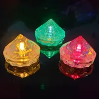 A forma di diamante LED Glow cubetti di ghiaccio ad attivazione dell'acqua luce lampeggiante blocco LED festa di balneazione per bambini giocattolo per eventi di laurea