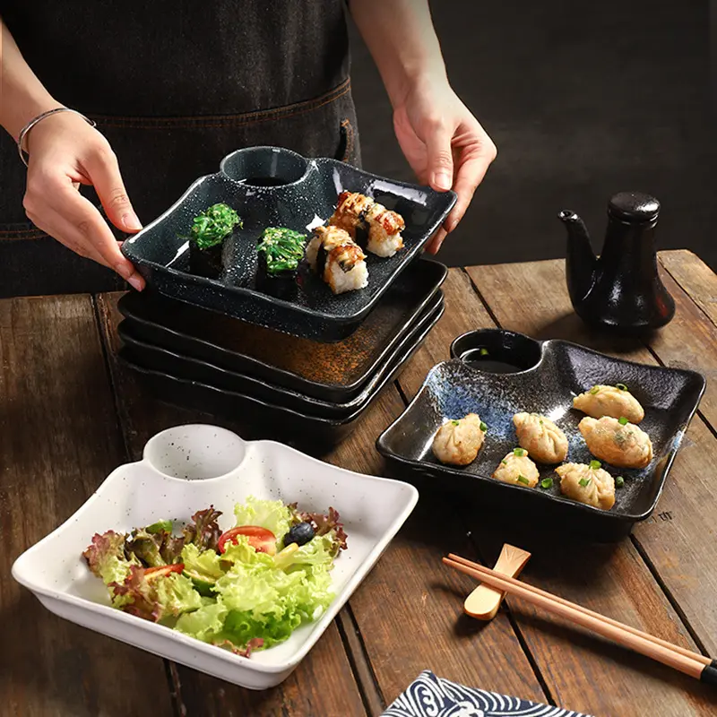 Japon tarzı Retro siyah dikdörtgen seramik hamur plakaları daldırma ızgara ile restoran için dayanıklı porselen tabaklar