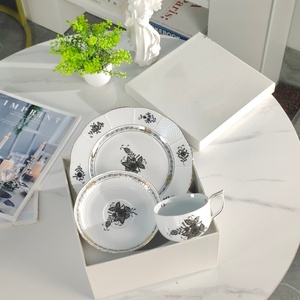 Service de table de luxe en porcelaine blanche à motifs floraux bleus, vaisselle en porcelaine fine, ensemble de 3 assiettes pour mariage - Product Image 2