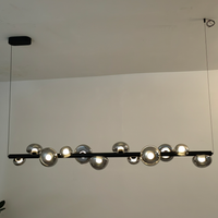 Lustre linéaire avec globes en verre fumé, barre en aluminium noir, LED, hauteur réglable, décoration pour appartement, table à manger, îlot de cuisine