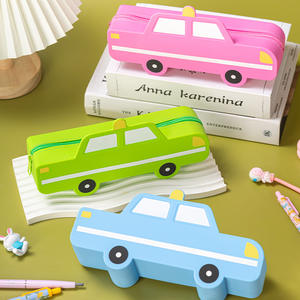 Nouvelle trousse à crayons en silicone en forme de voiture de police de dessin animé, sac à stylos portable pour véhicule, fournitures scolaires pour enfants, vente en gros - Product Image 2