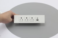 Multiprise de bureau en plastique avec 3 prises US, USB-A et USB-C, blanche