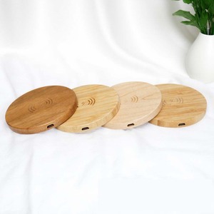 Umweltfreundlicher 10W/15W Bambus Kabelloser Ladeständer Öko-Freundliches 5V/2A Eingangs-Ladegerät Holzplatte 9V/2A Ausgang - Product Image 4