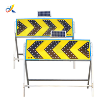 Panneaux solaires à flèches LED, contrôle de la circulation, panneau LED portable, signalisation routière, lumière directionnelle à flèches pour la sécurité routière