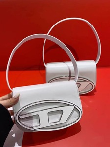 <span class=keywords><strong>Sac</strong></span> à bandoulière carré élégant et imperméable pour <span class=keywords><strong>femme</strong></span>, en matériau <span class=keywords><strong>souple</strong></span> et durable, idéal pour la Saint-Valentin - Product Image 3