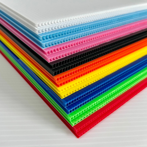 4 'x 8' Blanco 2mm 3mm 4mm 5mm 6mm Hoja de plástico corrugado PP imprimible Coroplast PP Polipropileno PP Tablero hueco - Product Image 2