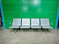 Chaises d'attente modernes en acier inoxydable à 4 places avec accoudoirs - Bänches pour aéroport, salle de sport, centre commercial et école - Garantie de 2 ans - Usage commercial