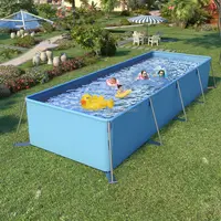 Grande moldura retangular da piscina para família do jardim