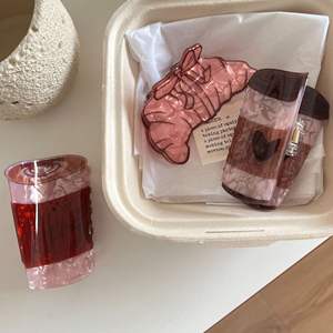 Pinza de pelo acrílica Linda taza de café con forma de croissant con diseño hueco Clips occidentales para uso diario - Product Image 2