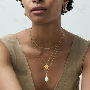 Collier pendentif marguerite sculpté en argent 925 plaqué or 18 carats, best-seller Gemnel 2025 - Product Image 4