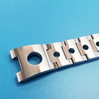 Poinçonnage en acier inoxydable bracelet de montre vis broche liens réglables deux boutons poussoirs boucle bracelet de montre