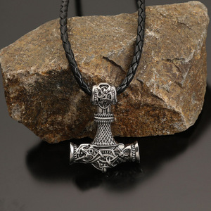 Collana Martello di <span class=keywords><strong>Thor</strong></span> Vichingo da Uomo, Ciondolo Mjolnir in Acciaio Inossidabile, Amuleto Norreno di Odino Bicolore Oro Argento, Gioielli all'Ingrosso - Product Image 2