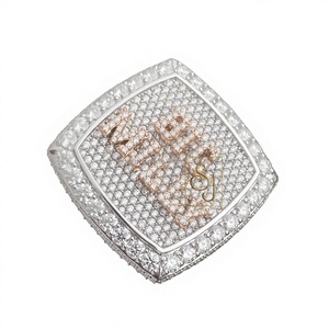 Anillo de Hombre Estilo Hiphop, Chapado en Platino, Plata 925, Letra Inicial Personalizada, con Incrustaciones de Moissanita Color D VVS de 25.62 Quilates, Engaste Pavé - Product Image 1