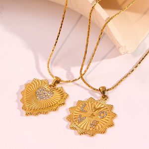 JUSNOVA Collar de Acero Inoxidable con Colgante de Estrella de Mar Chapado en Oro de 18K para Mujer, Nuevo Diseño, Serie Ocean - Product Image 3