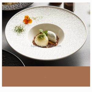 Assiettes à soupe et à pâtes à large bordure en céramique et <span class=keywords><strong>porcelaine</strong></span> <span class=keywords><strong>noire</strong></span>, style japonais, pour restaurants et hôtels, idéales pour la restauration fine. - Product Image 4