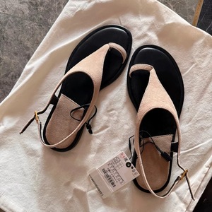 Chanclas <span class=keywords><strong>planas</strong></span> romanas retro, zapatos <span class=keywords><strong>para</strong></span> exteriores, <span class=keywords><strong>sandalias</strong></span> <span class=keywords><strong>de</strong></span> cuero con punta dividida con clip en forma <span class=keywords><strong>de</strong></span> V <span class=keywords><strong>para</strong></span> <span class=keywords><strong>mujer</strong></span> - Product Image 1