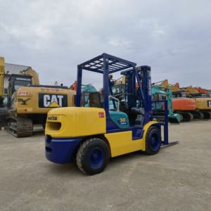 Chariot élévateur Komatsu FD30T d'occasion, modèle 2012, moteur diesel, garantie 1 an, faible nombre d'heures de fonctionnement, hauteur de levage 3500 mm, origine Japon - Product Image 2