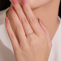 La nouvelle bague minimaliste et tendance en argent sterling S925 convient aux clients uniques et de niche