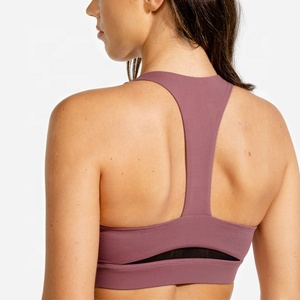 Sujetador deportivo ligero para mujer, prenda de compresión con ajuste ajustado, hecho de poliéster y licra, materiales reciclados - Product Image 2