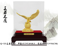 Figurine d'aigle en laiton plaqué or 24 carats, artisanat Feng Shui, souvenirs, cadeaux, impression UV personnalisée, vente en gros d'usine chinoise