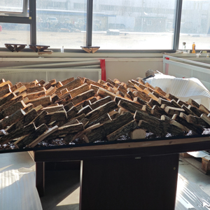 Résine céramique <span class=keywords><strong>Imitation</strong></span> réaliste de bûches de bois Cheminées électriques scintillantes simulées - Product Image 1