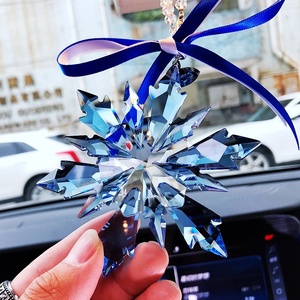 Pendentif de voiture flocon de neige en acrylique haut de gamme, fabriqué à la machine, pour décoration intérieure, ornement suspendu pour rétroviseur - Product Image 1