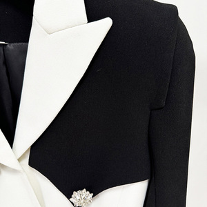 Blazer de Mujer <span class=keywords><strong>Camila</strong></span>, a Cuadros Blanco y Negro, Tejido Antiarrugas, 100% Algodón, Corte Entallado, Talla Grande - Product Image 4