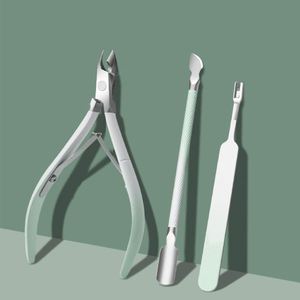 IStapromo Gifts – Élégant ensemble de 4 coupe-ongles professionnels en acier inoxydable, kit de toilettage de voyage pour manucure et pédicure - Product Image 4