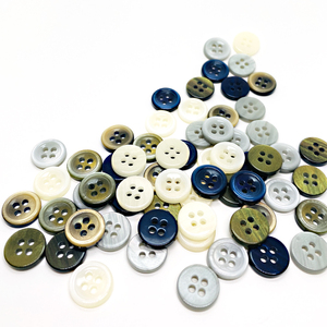 Boutons en résine à finition nacrée haut de gamme, modèles 2025, pour chemises, 4 trous - Product Image 5